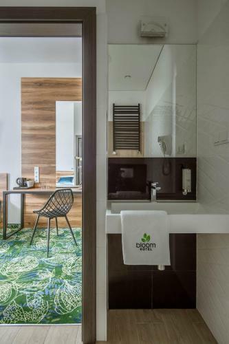 Bloom Hotel & Restaurant
