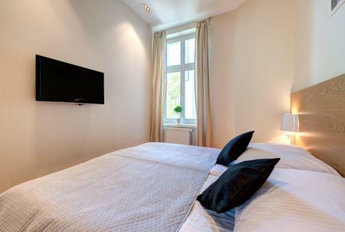 3 City Apartments - Frank