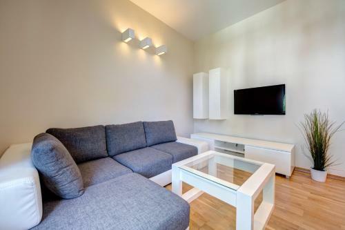 3 City Apartments - Frank