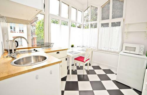 White Marina Apartment