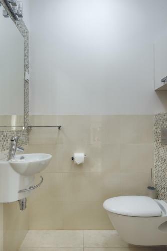 Empire Apartment By Renters Prestige
