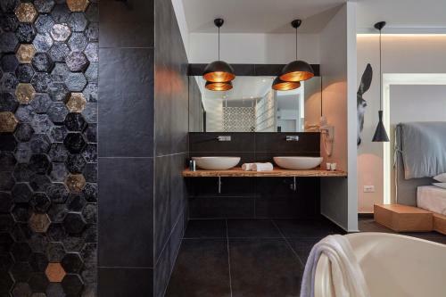 Mykonos Kosmoplaz Beach Resort Hotel