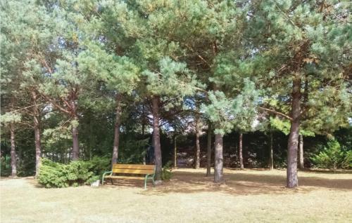 Three-bedroom Holiday Home In Szteklin