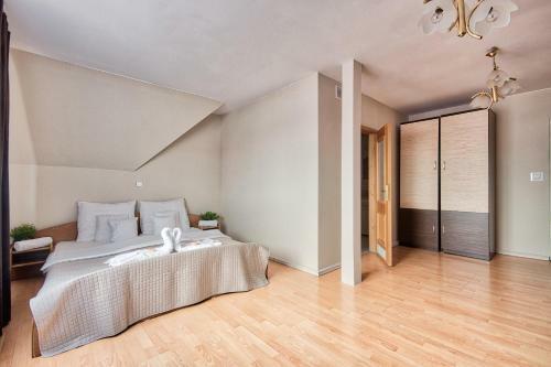 Hotel Per?a ?wieradowa