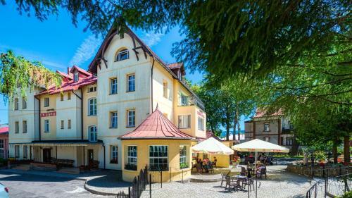 Hotel Kryszta?