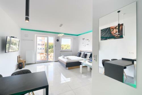 Good Day Apartments- Private Parking Now Town