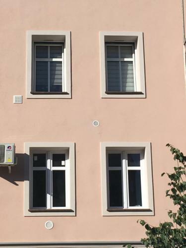 Villa La Val, Apartamenty Wa?brzych