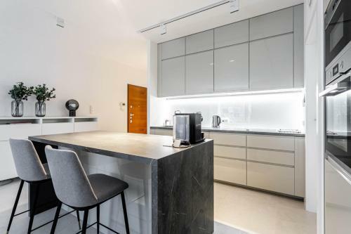 Grzybowska Residence Three-bedroom Apartment