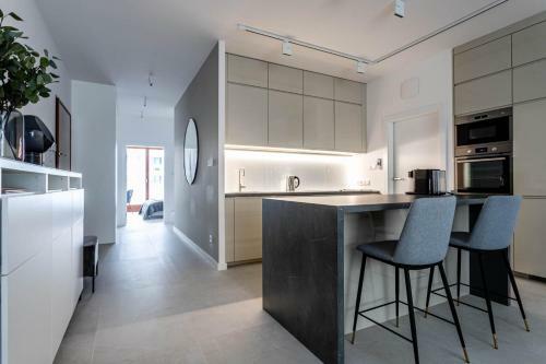 Grzybowska Residence Three-bedroom Apartment