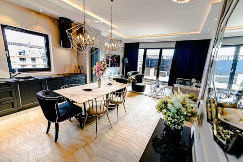 About Art Apartments