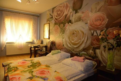 Bed & Breakfast Hotelik Pod Lwami