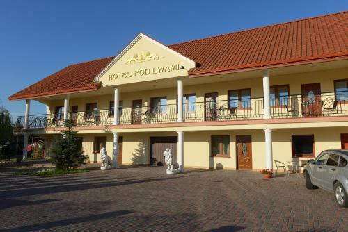 Bed & Breakfast Hotelik Pod Lwami