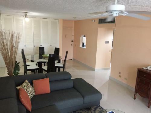 Apartamento 2br Condo At Isla Verde Beach