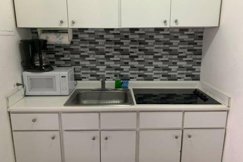 Apartamento Isla Verde Puerto Rico, One Queen Bed