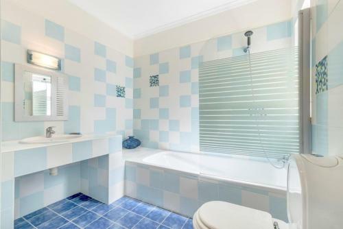3-bed Villa 10 Mins To The Beach In Albufeira