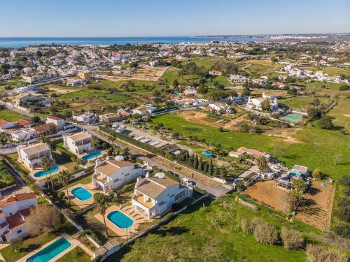 Charming 4-bed Villa In Albufeira 800m To Beach