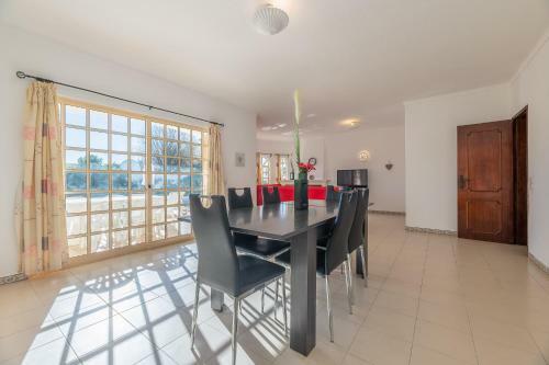 Charming 4-bed Villa In Albufeira 800m To Beach