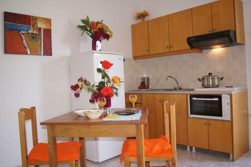Chrisanthi Studios & Apartments