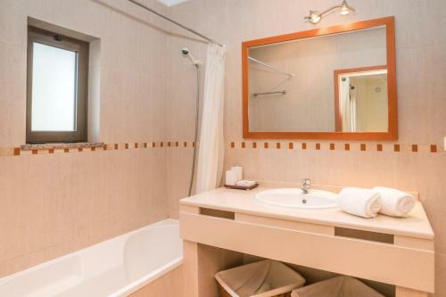 Fabulous Linked Villa In Armacao de Pera, Algarve
