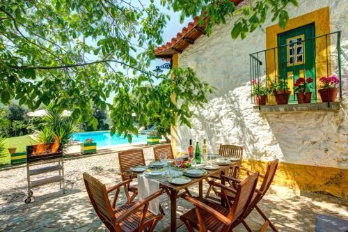 Arribao Villa Sleeps 10 Air Con