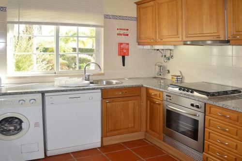 Benfarras Villa Sleeps 10 With Pool And Air Con