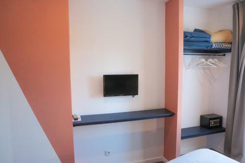 Caminha Hostel & Suites