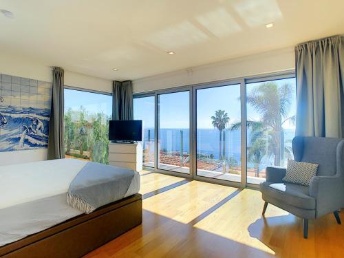 Canico de Baixo Villa Sleeps 6 With Pool