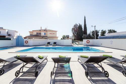 Vale Da Canada Villa Sleeps 8 With Pool And Wifi