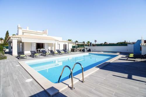 Vale Da Canada Villa Sleeps 8 With Pool And Wifi