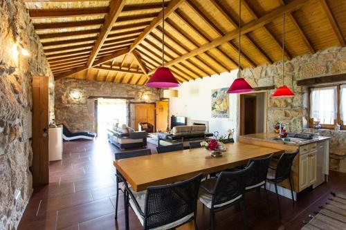 Luxury Spacious Farmhouse With Great Land Viewa