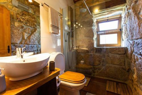 Luxury Spacious Farmhouse With Great Land Viewa