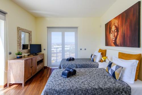 Ferragudo Premium Villa - Heatable Pool & River Views