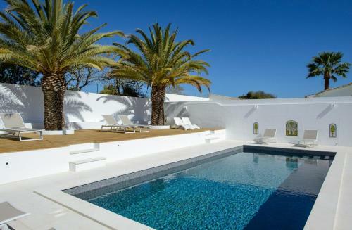 Vale Da Canada Villa Sleeps 10 With Pool And Air Con