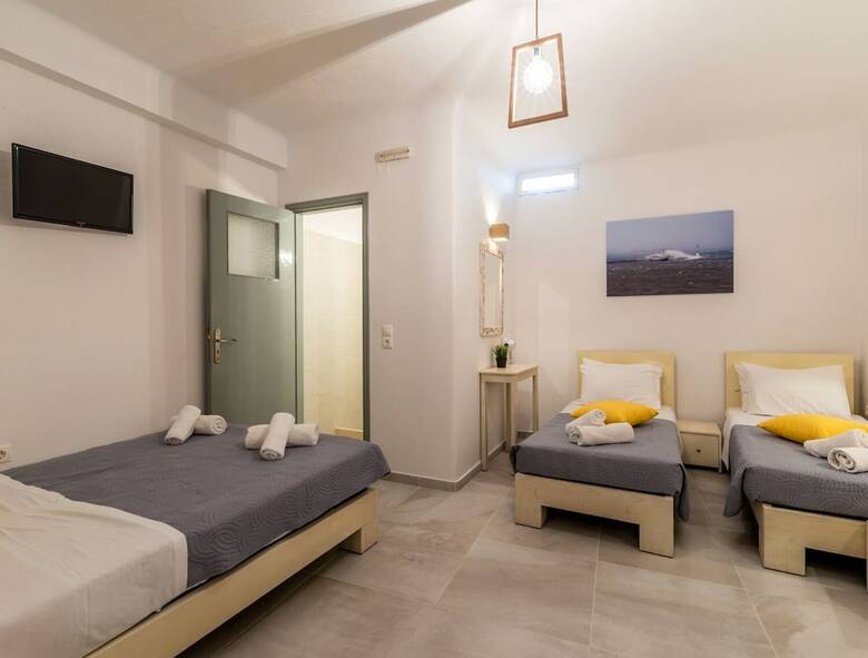 Hostal Orpheas Rooms