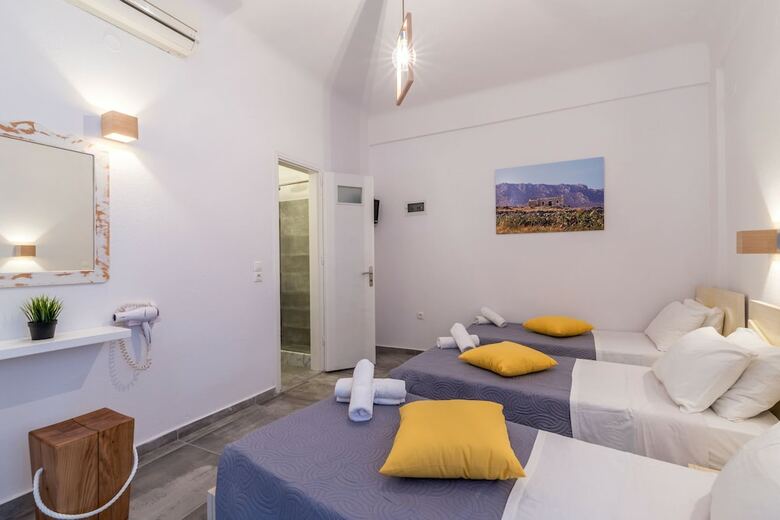 Hostal Orpheas Rooms