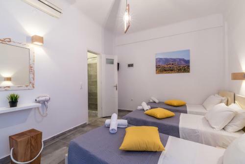 Hostal Orpheas Rooms