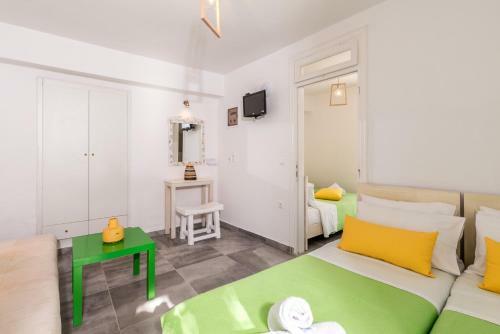 Hostal Orpheas Rooms