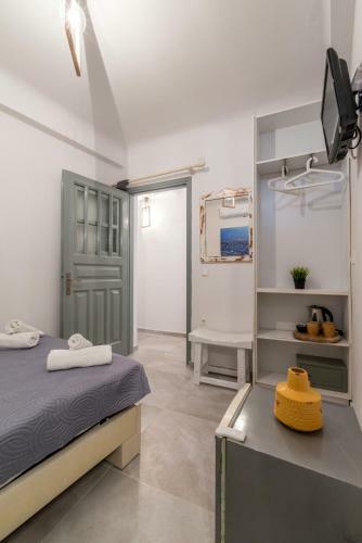 Hostal Orpheas Rooms
