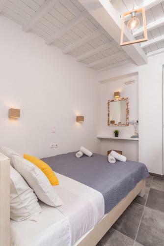 Hostal Orpheas Rooms