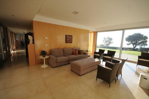 Gateira Villa Sleeps 8 With Pool And Wifi