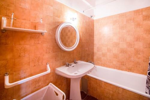 A02 - Pool At The City Gate Apartment