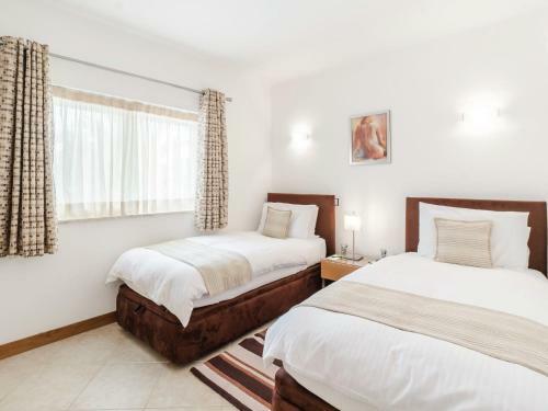 Luxurious 2 Bedroom Apartment With Communal Pool On Small Complex
