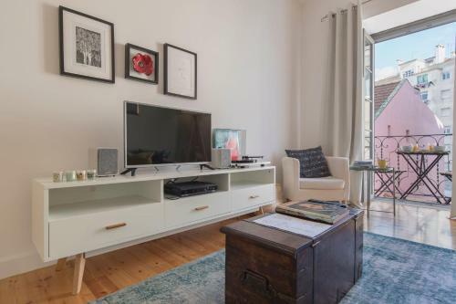 Apartamento Lovelystay - Sunny Flat W/ Balcony Overseeing Graca And River