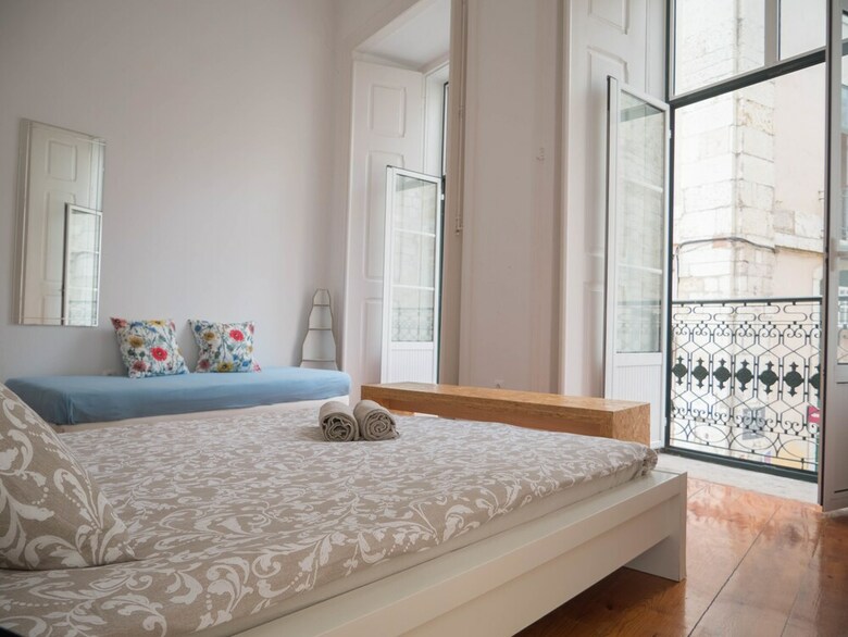 Hostal No Limit Alfama Guesthouse