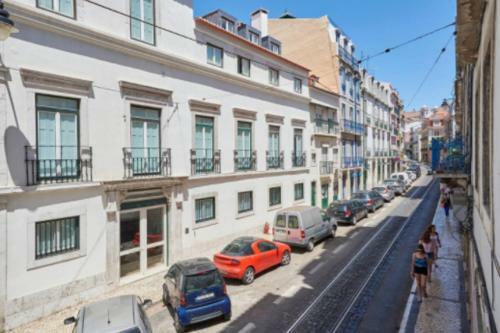 Stunning Apartment Near Chiado