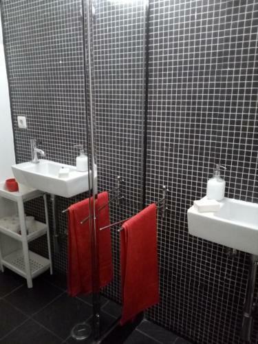 Stunning Apartment Near Chiado