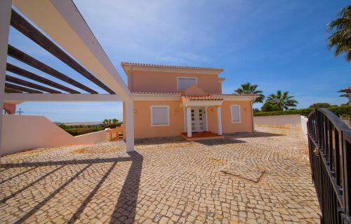 D08 - Bay View Villa In Vale Da Lama
