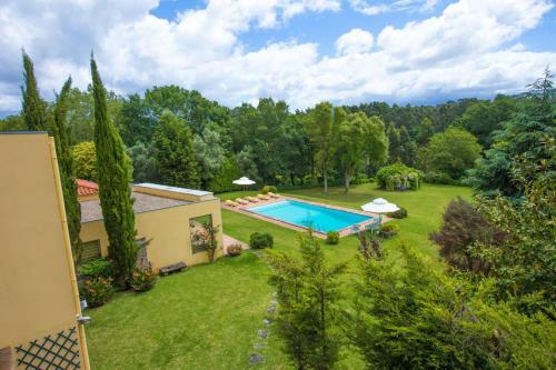 Palmeira de Faro Villa Sleeps 8 With Pool