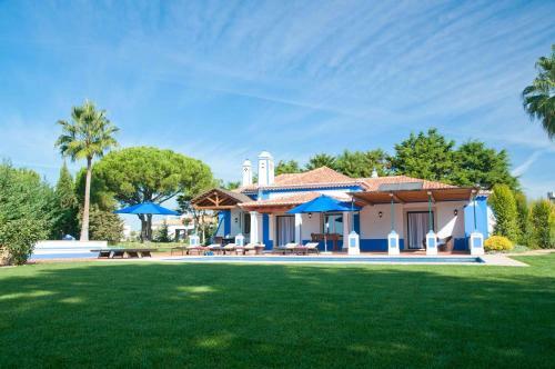 Olhos de Agua Villa Sleeps 6 With Pool And Air Con