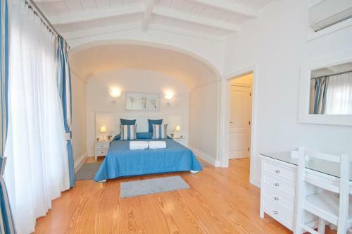 Olhos de Agua Villa Sleeps 6 With Pool And Air Con